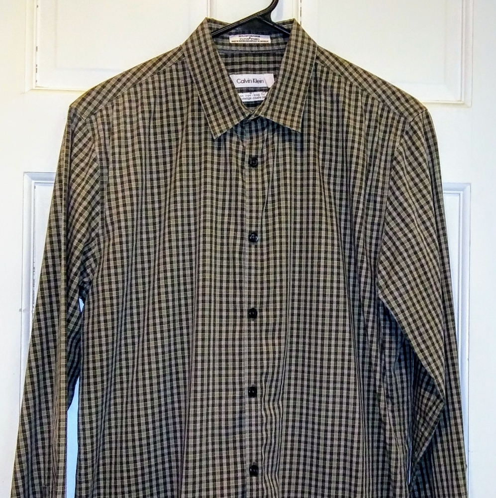Calvin Klein body fit no iron Mens button down